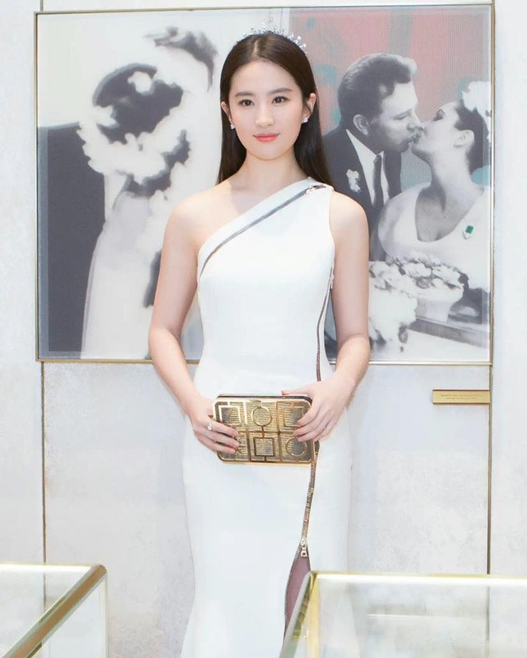 Yifei Liu