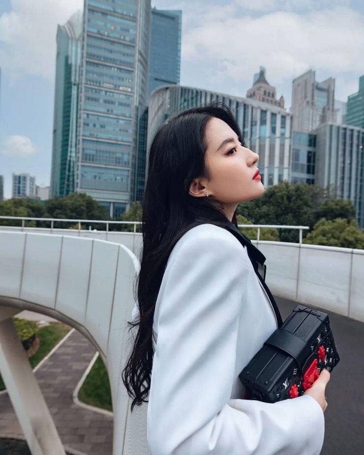 Yifei Liu
