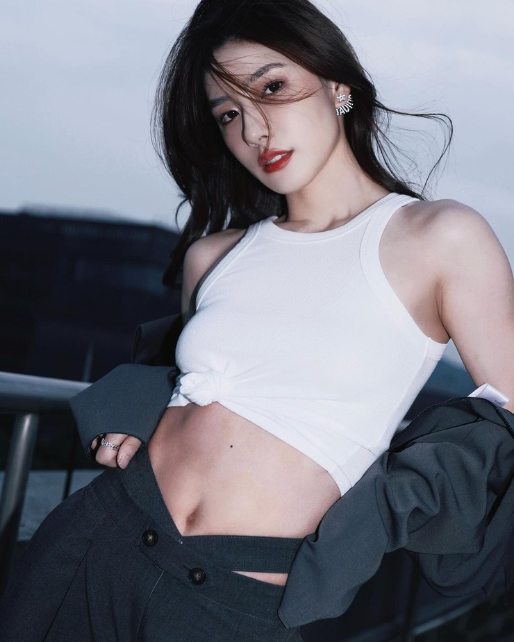 Chen Nuan Yang Chen Nuan Yang