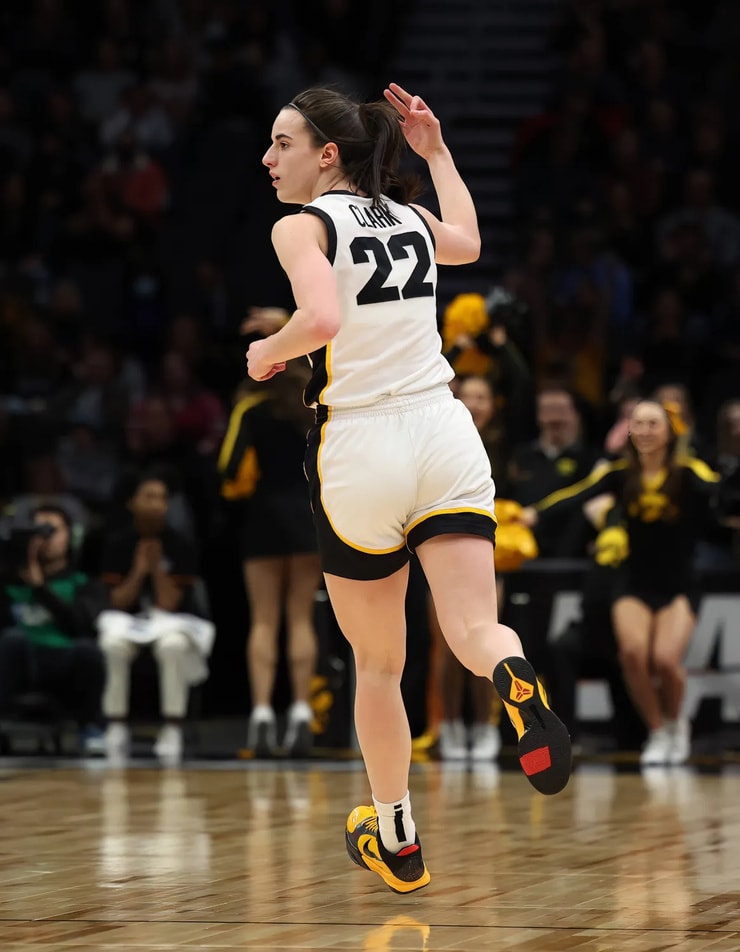 Caitlin Clark (ii)