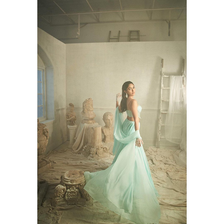 Mrunal Thakur