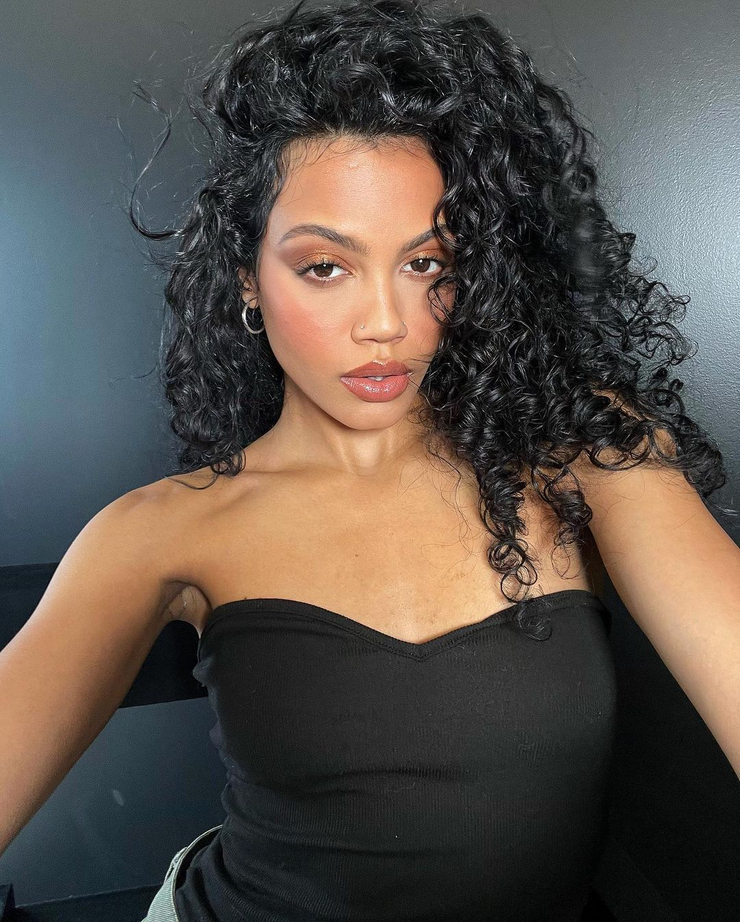 Kryslyn Renee