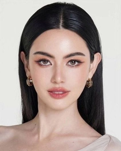 Davika Hoorne Davika Hoorne