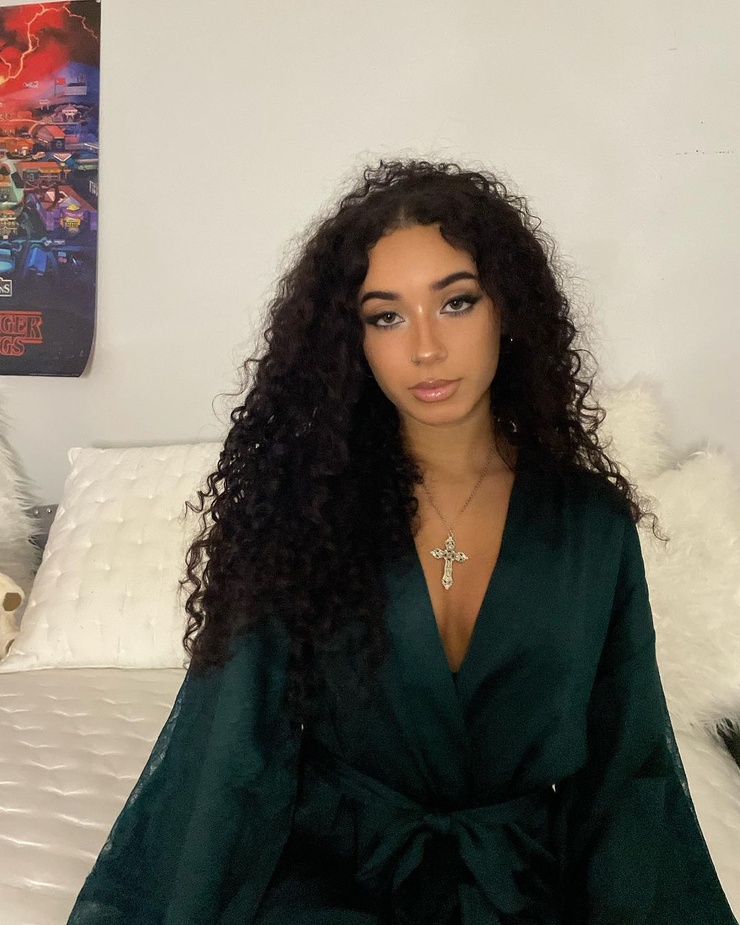 Zoe X. Moore picture