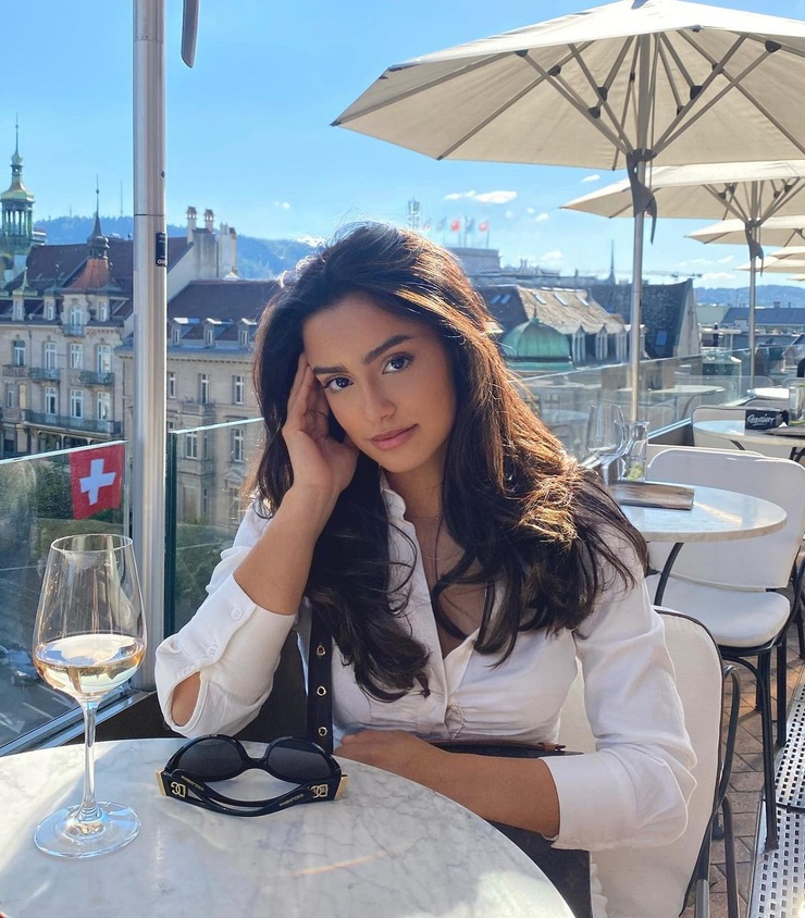 Claire Burgos