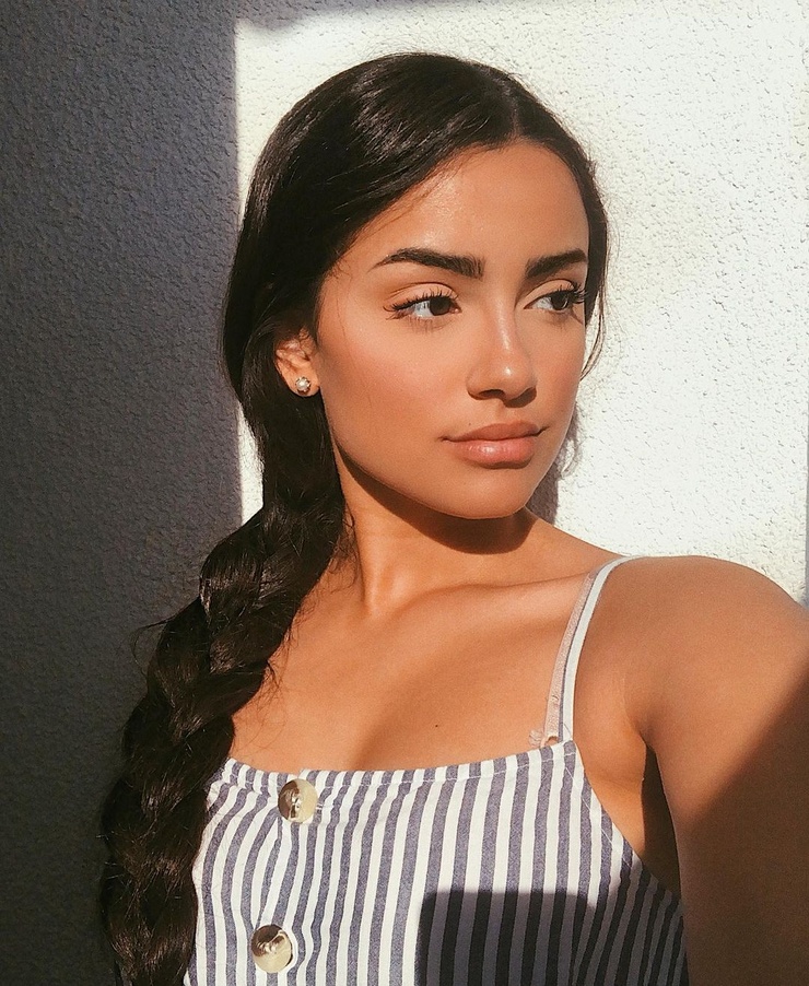 Claire Burgos Claire Burgos