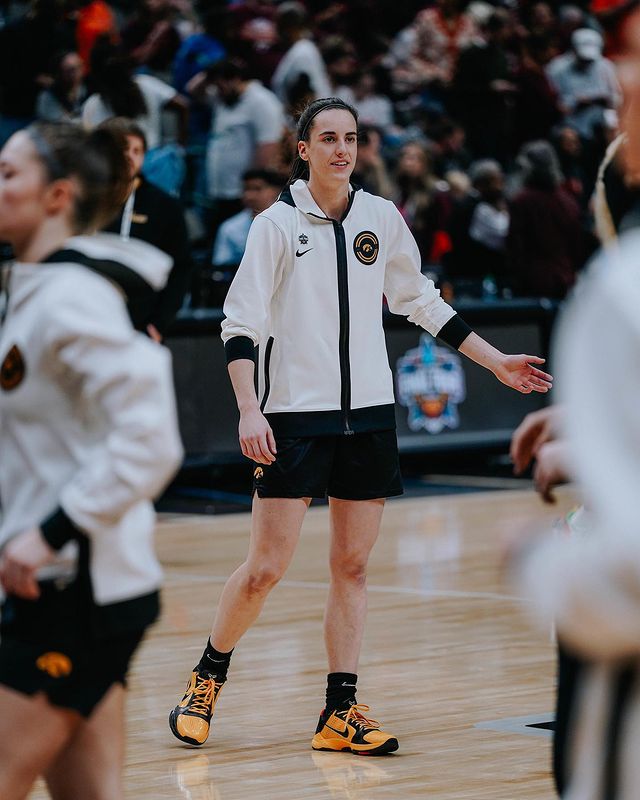 Caitlin Clark (ii)
