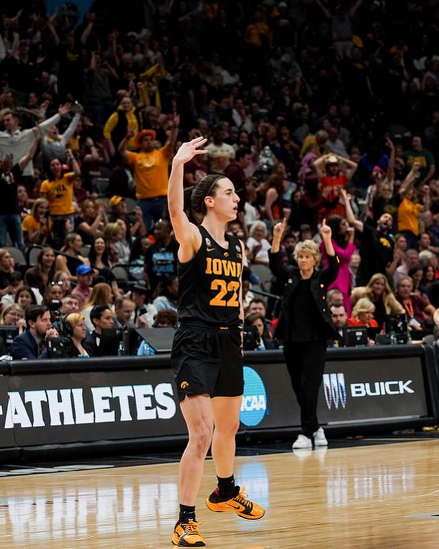 Caitlin Clark (ii)