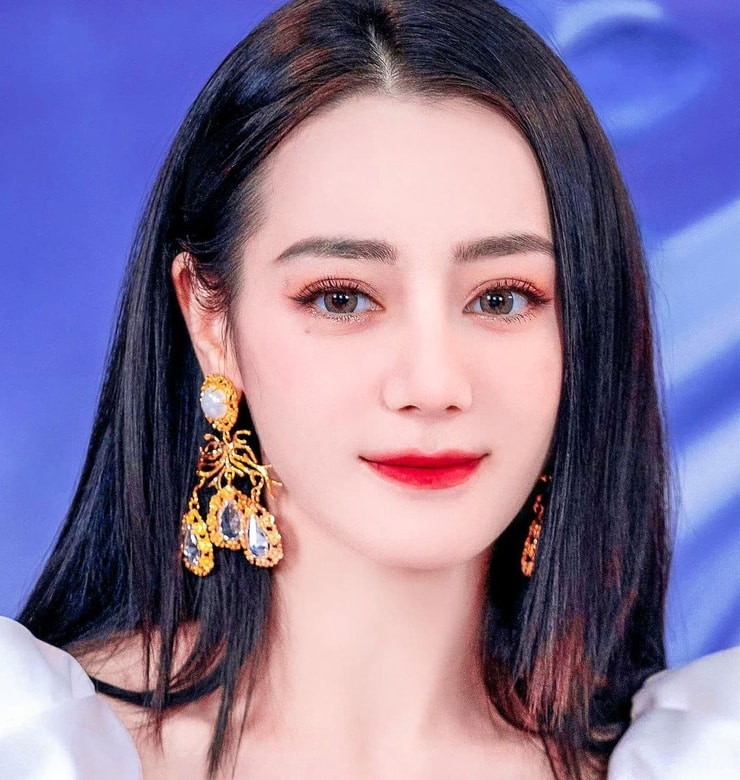 Picture of Dilraba Dilmurat