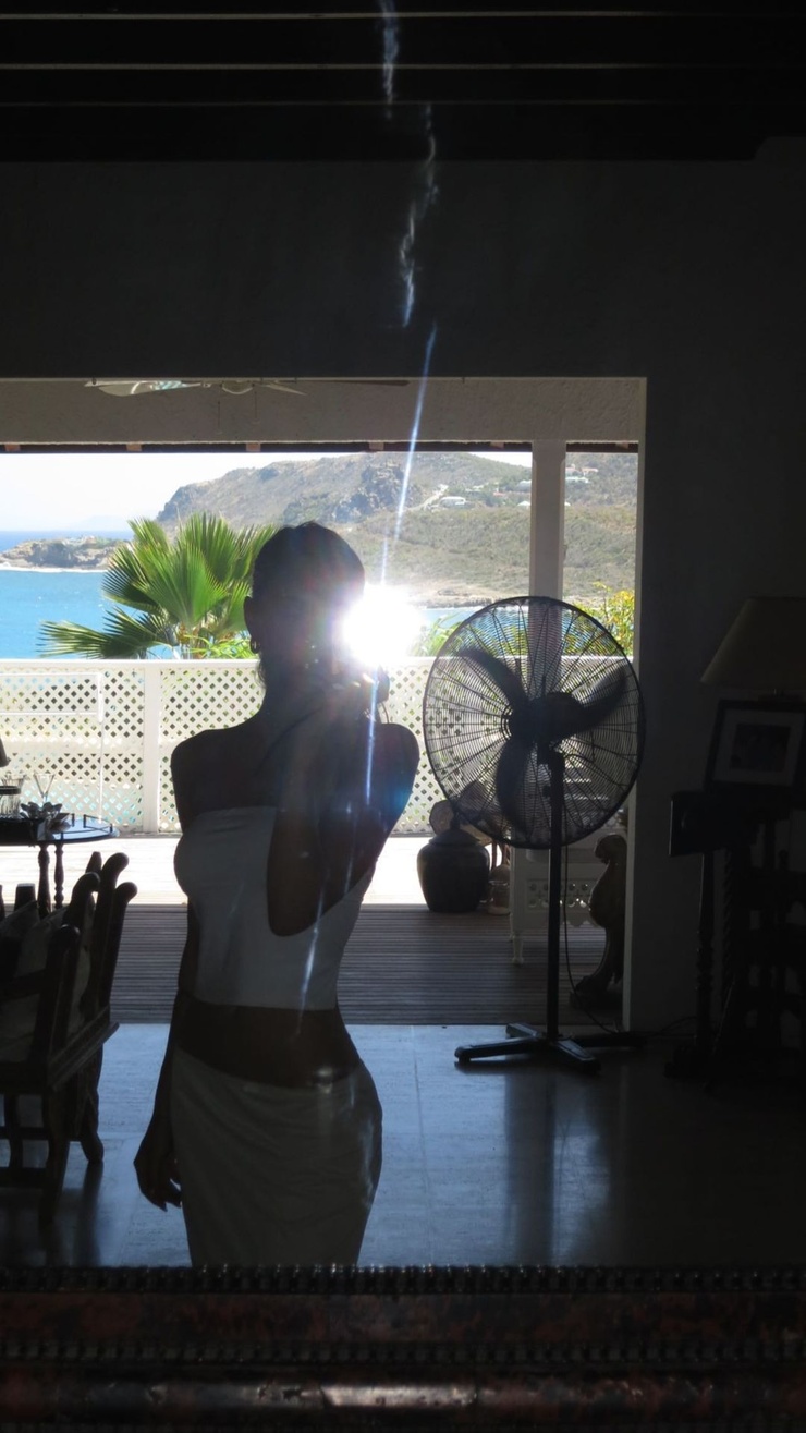 Alexis Ren