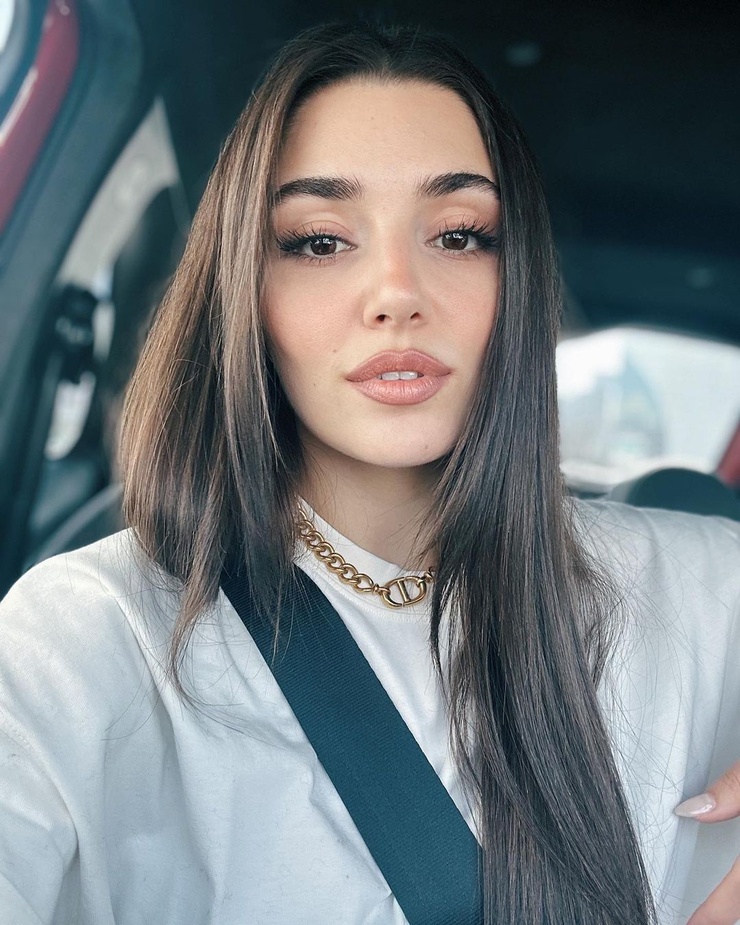 Picture of Hande Erçel