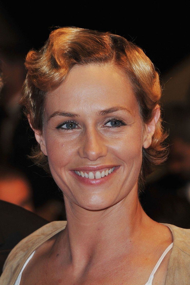 Cécile De France