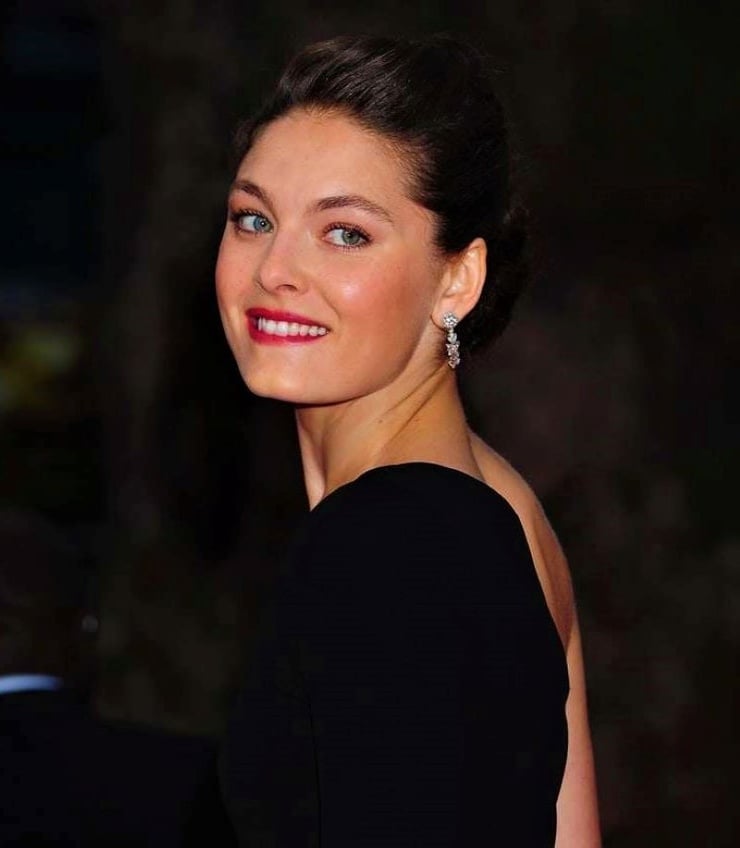 Alexa Davalos