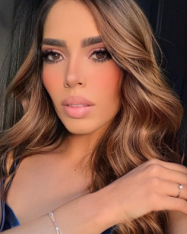 Jasia Flores Jasia Flores
