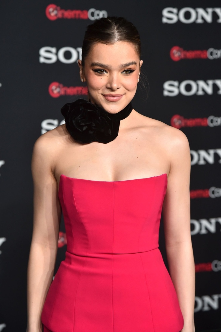 Hailee Steinfeld Hailee Steinfeld