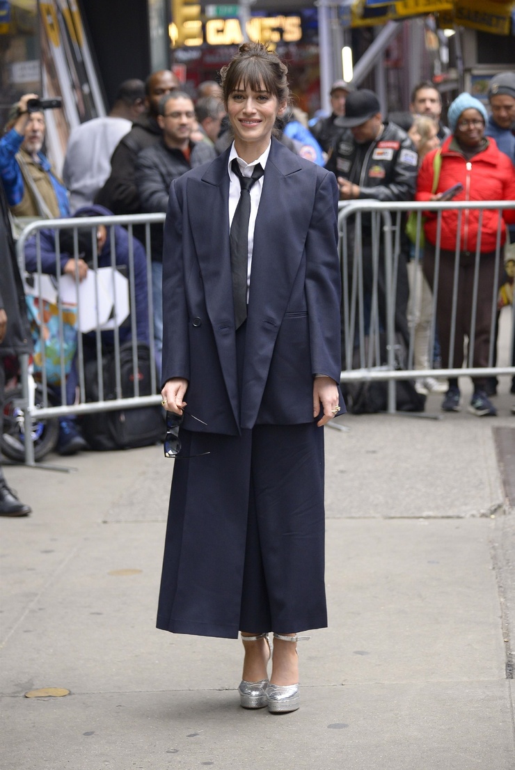 Lizzy Caplan