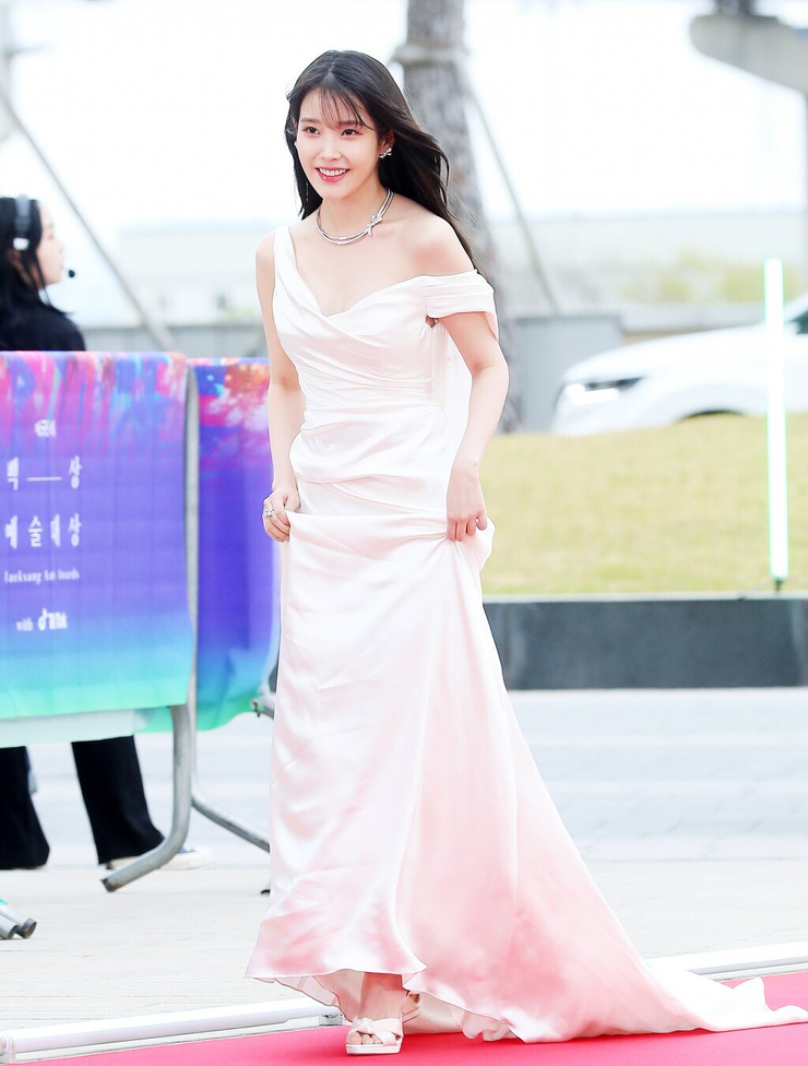 IU
