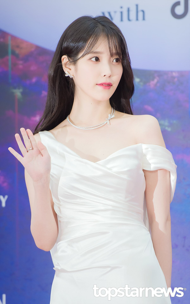IU