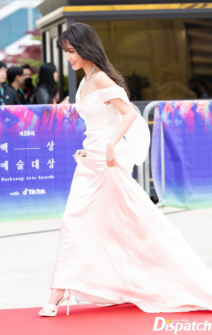 IU