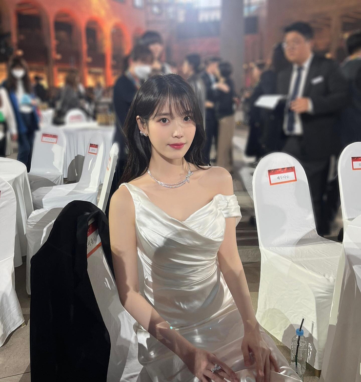 IU