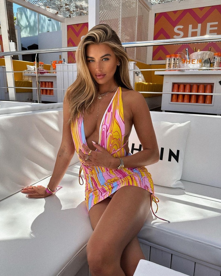 Picture of Arabella Chi