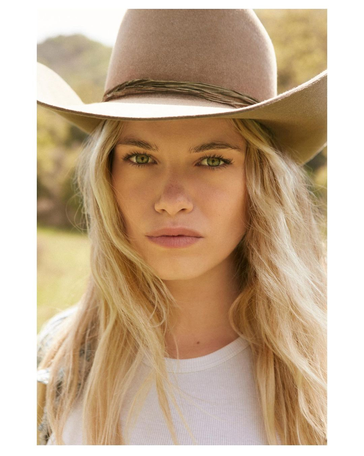 Picture of Hailey Clauson