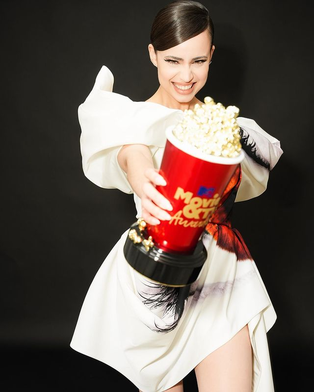 Sofia Carson