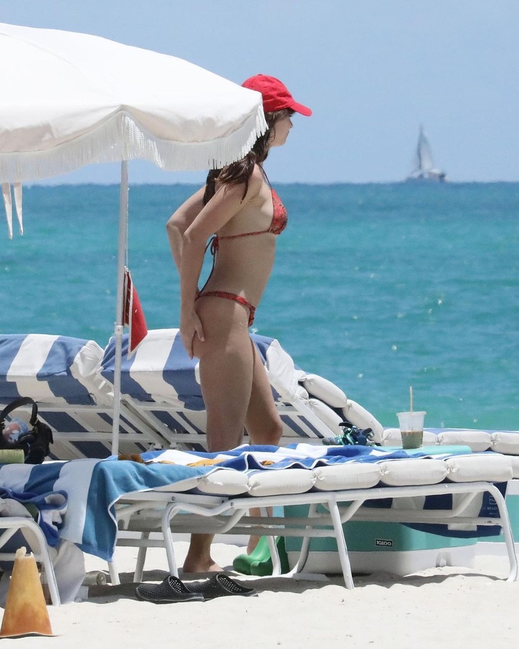 Emily Ratajkowski