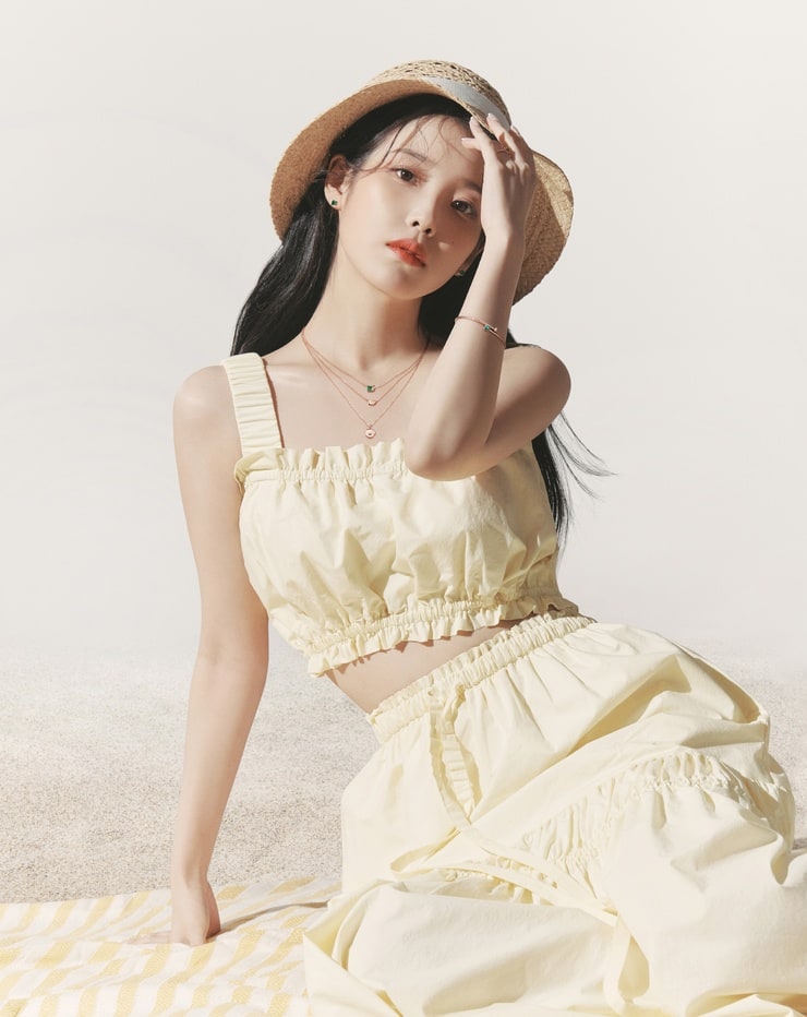 IU