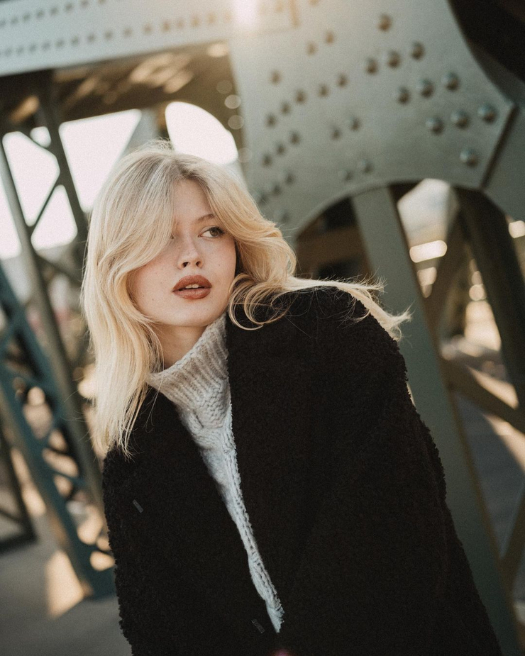 Picture of Luna (model)