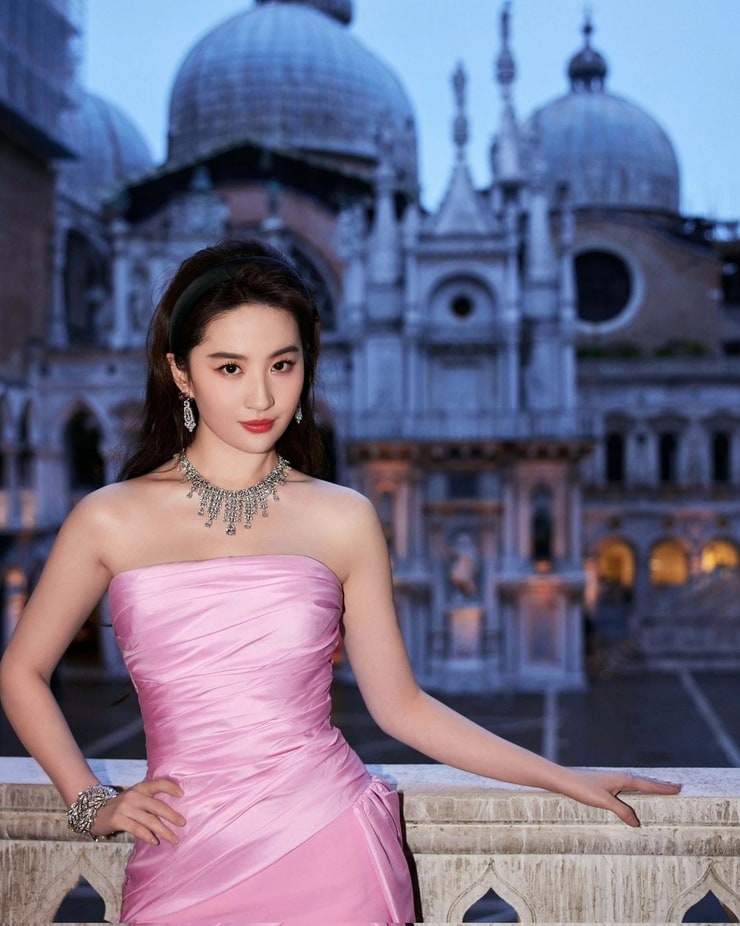 Yifei Liu