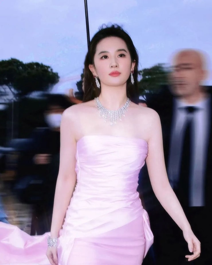 Yifei Liu Yifei Liu