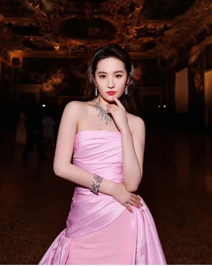 Yifei Liu