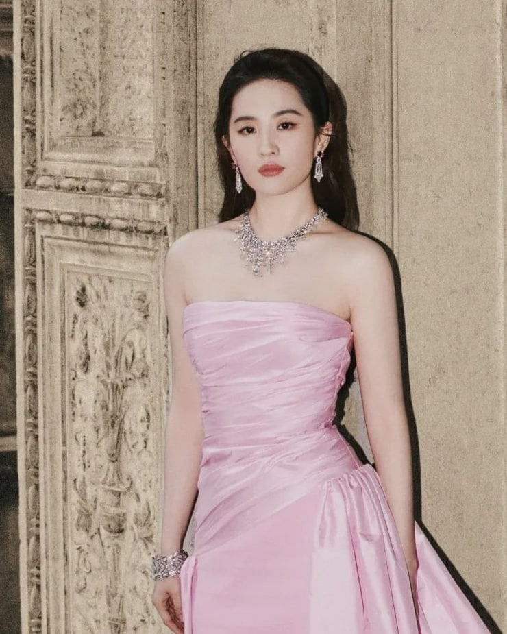 Yifei Liu