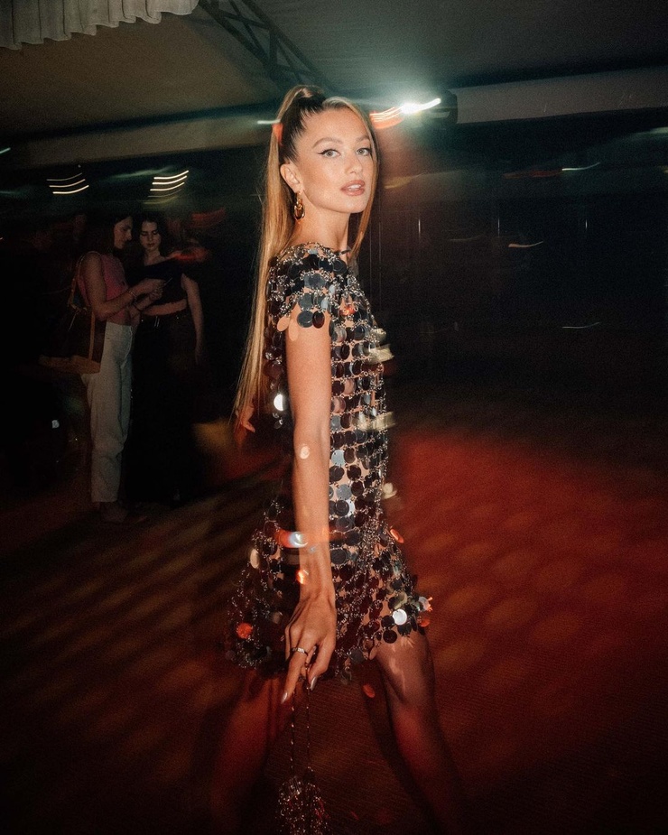 Zoë Pastelle Holthuizen