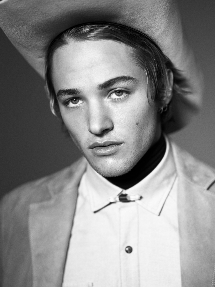 Mitchell Hoog