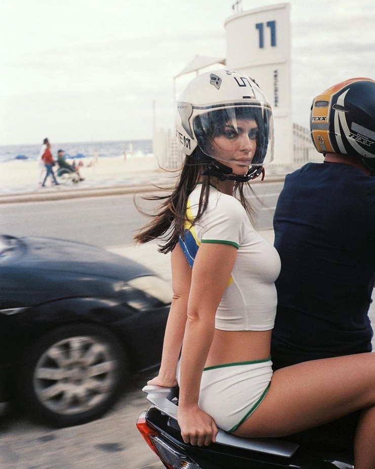 Emily Ratajkowski