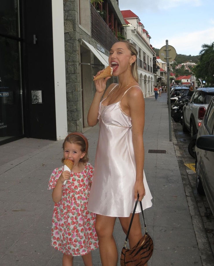 Alexis Ren Alexis Ren