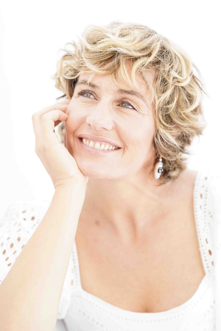 Cécile De France
