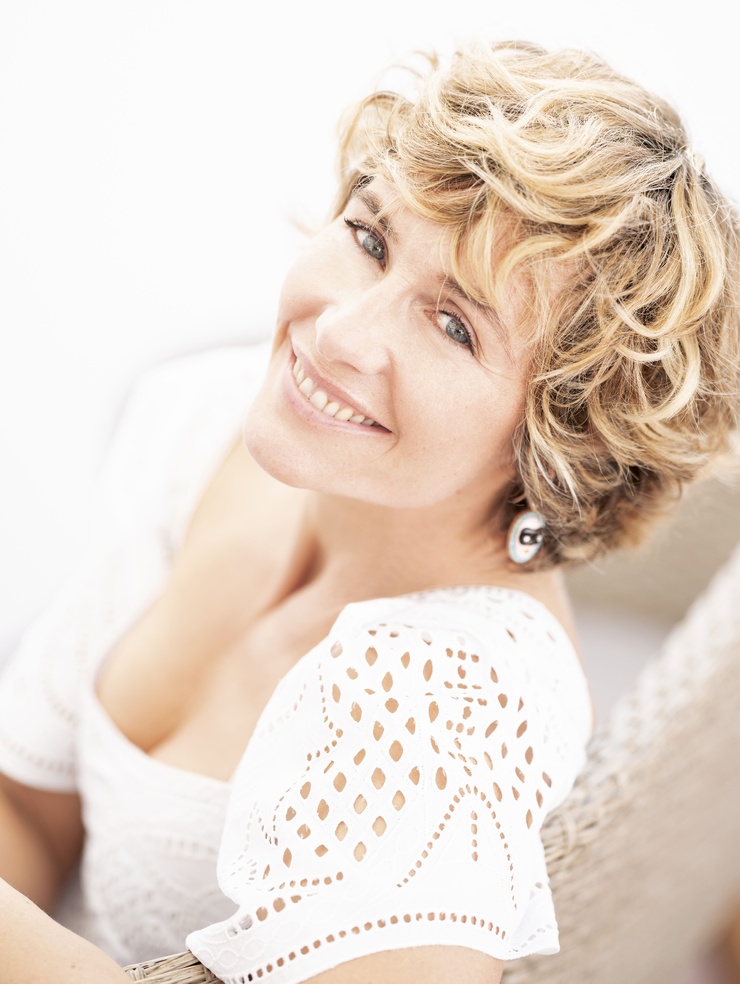 Cécile De France