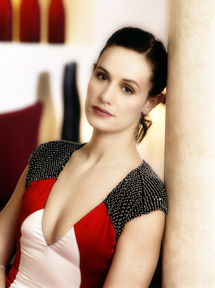 Cécile De France