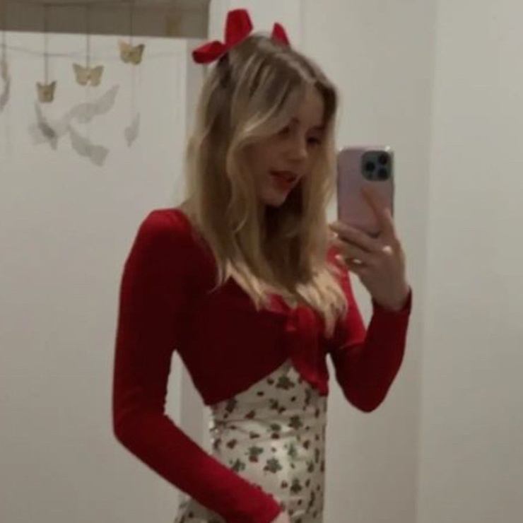 Grace Van Dien