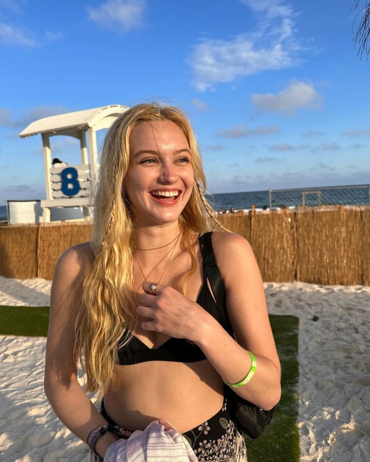 Chloe Rose Robertson
