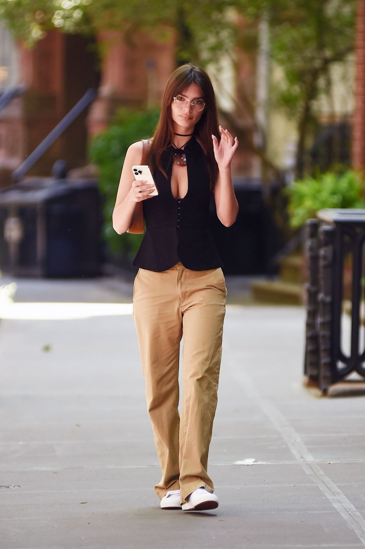 Emily Ratajkowski