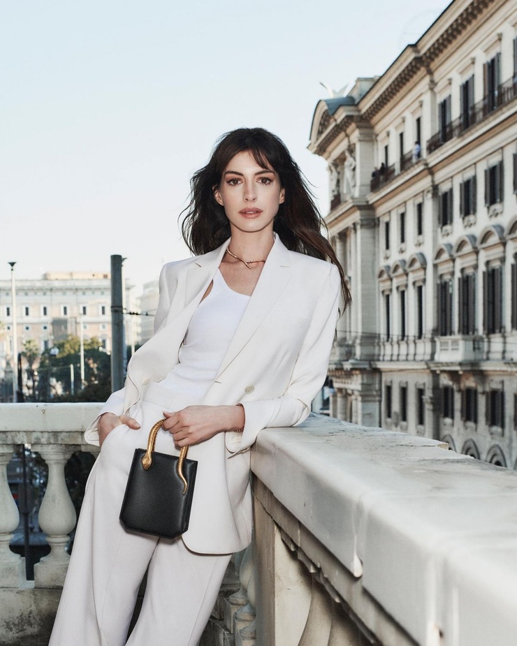 Anne Hathaway Anne Hathaway