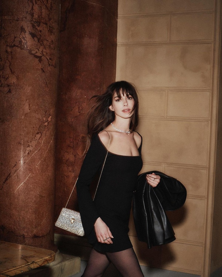 Anne Hathaway Anne Hathaway