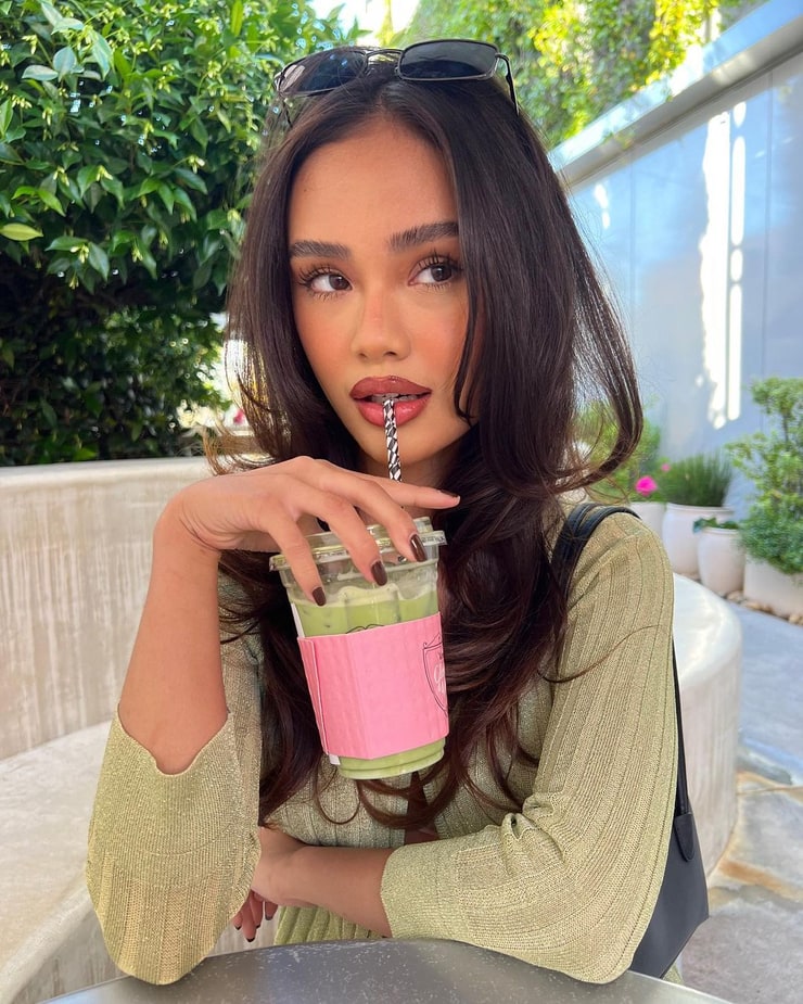Ariana Tan