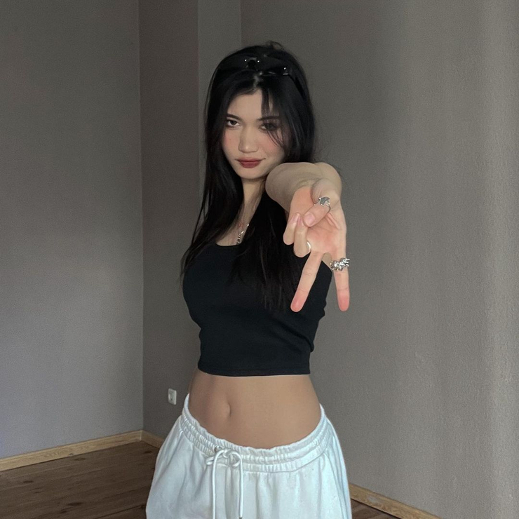 Nhung Hong