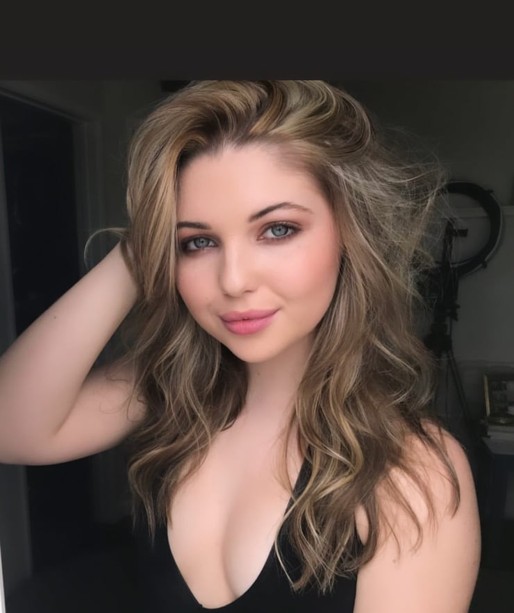 Sammi Hanratty Sammi Hanratty