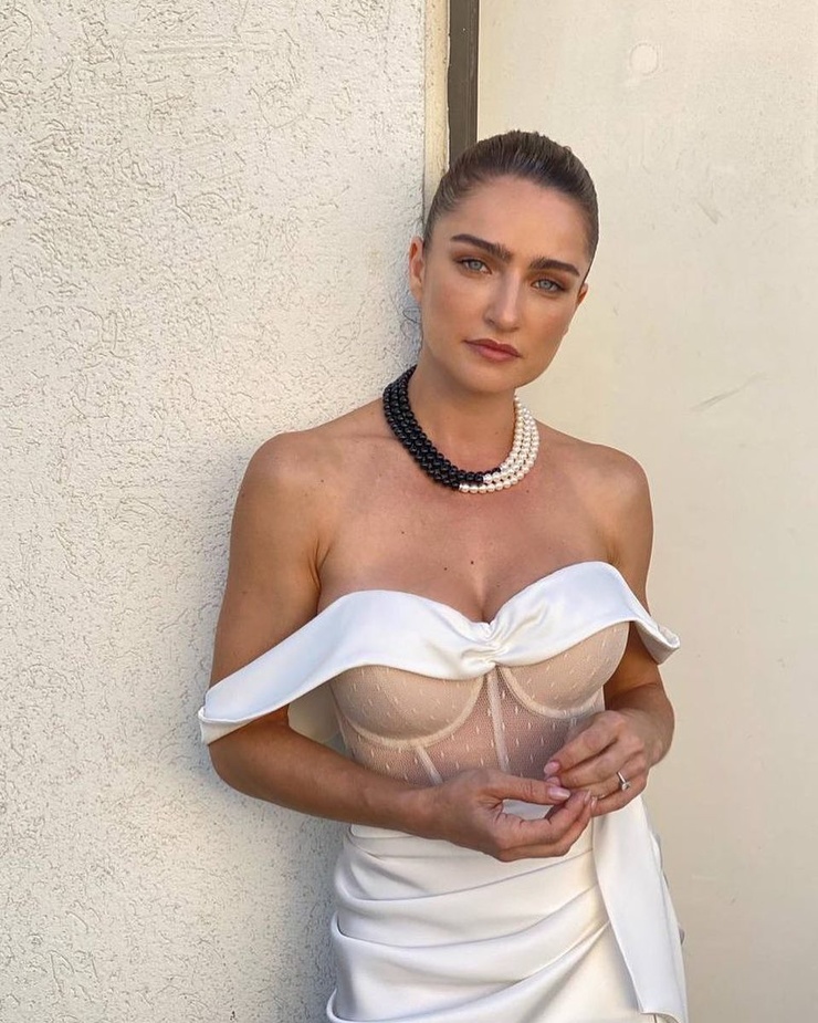 Ania Bukstein Ania Bukstein